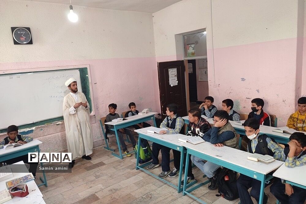 محفل انس با قرآن در دبستان شهید فهمیده رودهن
