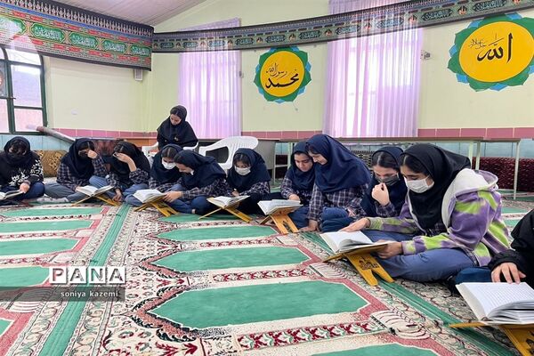 محفل انس با قرآن در دبیرستان نور ساری