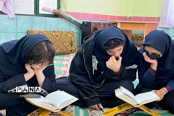 محفل انس با قرآن در دبیرستان نور ساری