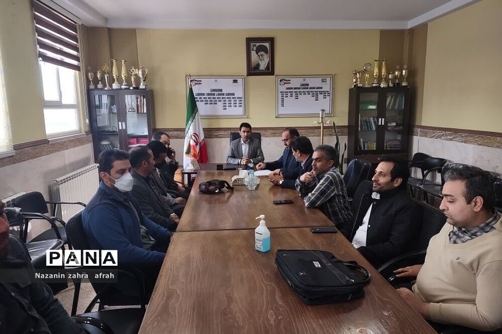 برگزاری جلسه هیات اندیشه‌ورز بسیج فرهنگیان در مدارس رودهن