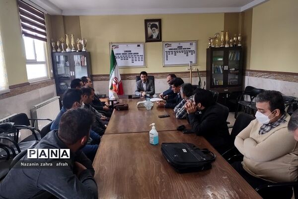 برگزاری جلسه هیات اندیشه‌ورز بسیج فرهنگیان در مدارس رودهن