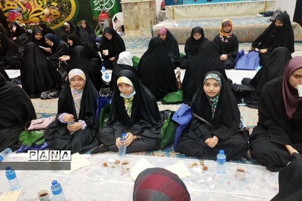 تجلیل ازدانش‌آموزان برتر مسابقات قرآن، عترت و نماز مدارس ناحیه 2 شهرری