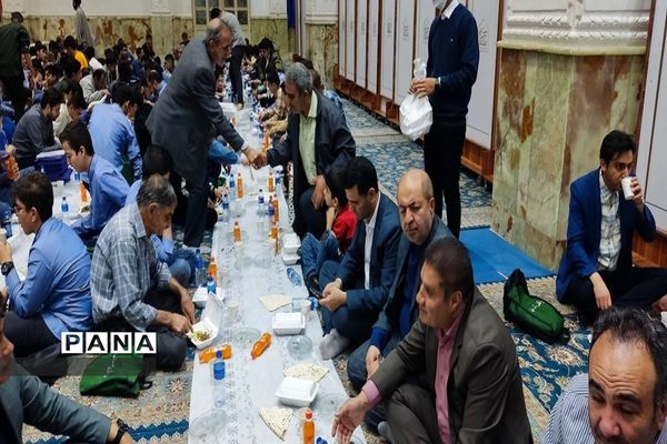 تجلیل ازدانش‌آموزان برتر مسابقات قرآن، عترت و نماز مدارس ناحیه 2 شهرری