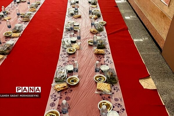 برگزاری مراسم افطاری دانش‌آموزی در دبستان دخترانه ایثار۳  فشافویه