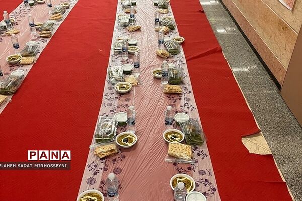 برگزاری مراسم افطاری دانش‌آموزی در دبستان دخترانه ایثار۳  فشافویه