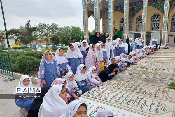 مراسم وداع با ماه رمضان دانش‌آموزان یزدی در امامزاده سید جعفر(ع)