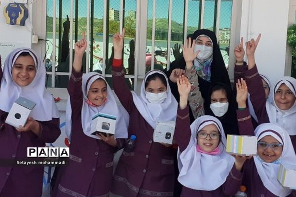 تقدیر از نفرات برتر قرآنی در دبستان حضرت زهرا(س)۲ رودهن