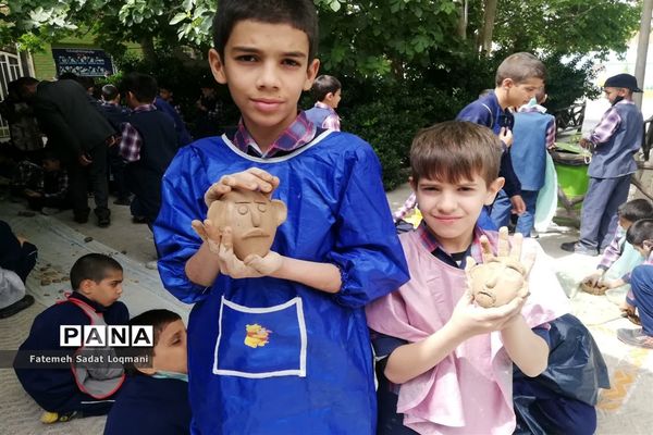 برپایی نمایشگاه دستاورد پسران هنرمند دبستان سیدالشهدا(ع) ناحیه یک یزد
