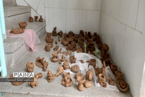 برپایی نمایشگاه دستاورد پسران هنرمند دبستان سیدالشهدا(ع) ناحیه یک یزد