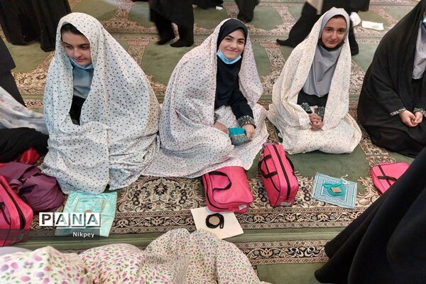 شرکت دانش‌آموزان منطقه ۱۳ در محفل انس با قرآن مسجد بقیة الله
