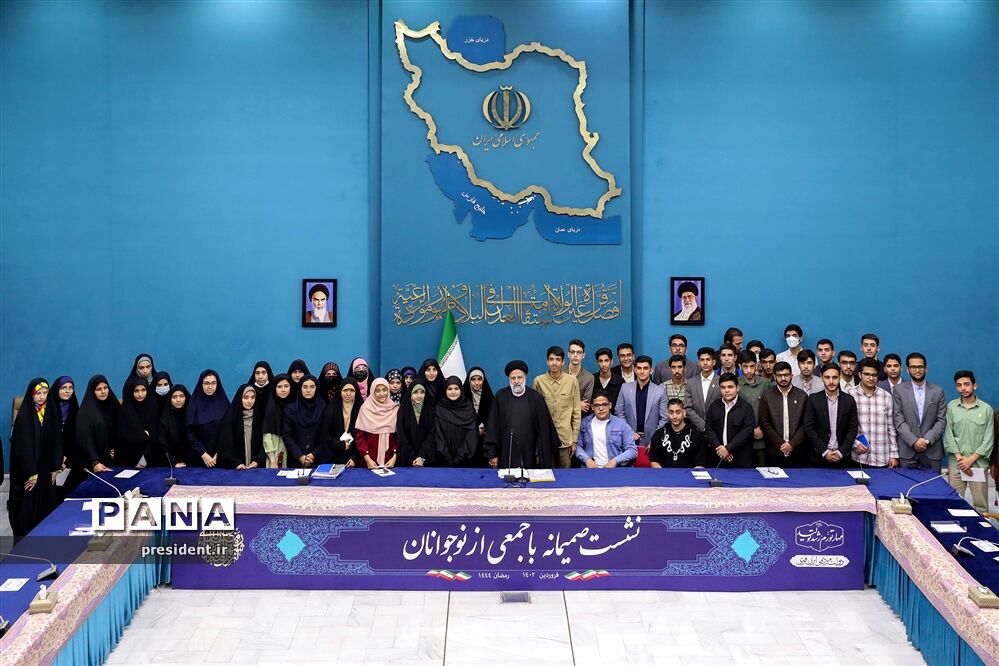نشست رمضانی رئیس جمهوری با جمعی از نوجوانان