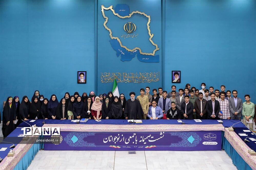 نشست رمضانی رئیس جمهوری با جمعی از نوجوانان