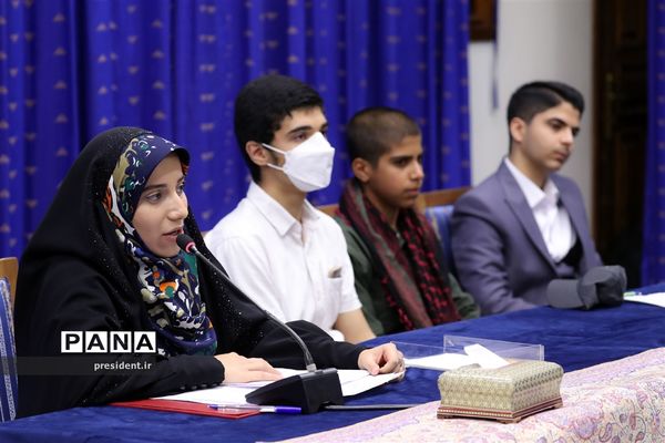 نشست رمضانی رئیس جمهوری با جمعی از نوجوانان