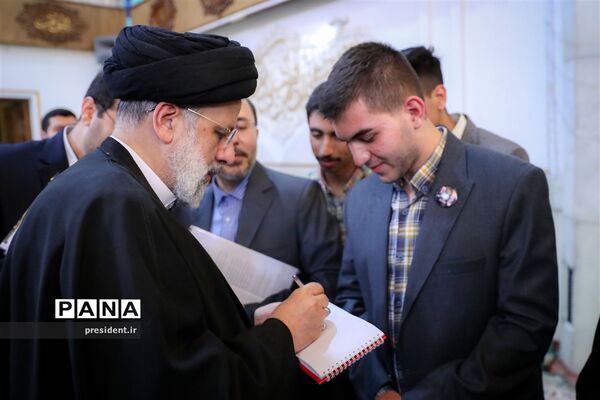 نشست رمضانی رئیس جمهوری با جمعی از نوجوانان