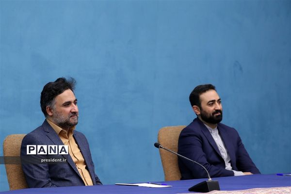 نشست رمضانی رئیس جمهوری با جمعی از نوجوانان