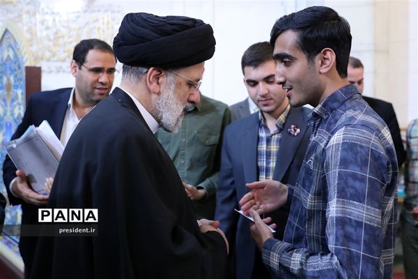 نشست رمضانی رئیس جمهوری با جمعی از نوجوانان