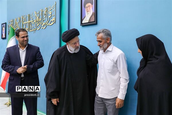 نشست رمضانی رئیس جمهوری با جمعی از نوجوانان