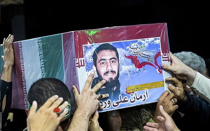 دیدار مسئولان شهرستان ملارد با خانواده شهید آرمان علی وردی/ فیلم