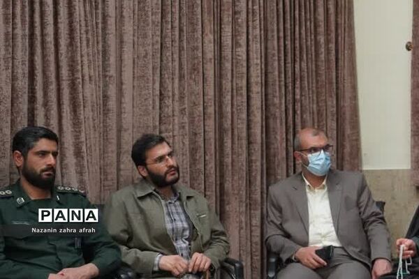 نشست صمیمی مدیران و معاونان پرورشی مدارس در دفتر امام جمعه رودهن