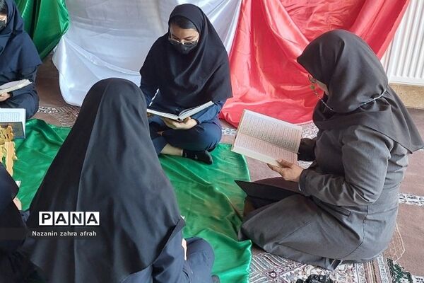 محفل انس با قرآن در مدارس متوسطه دخترانه رودهن در ماه رمضان