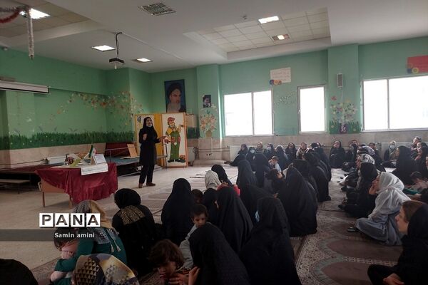 جلسه آموزش خانواده پیرامون هوش هیجانی در دبستان‌حضرت زینب(س) رودهن