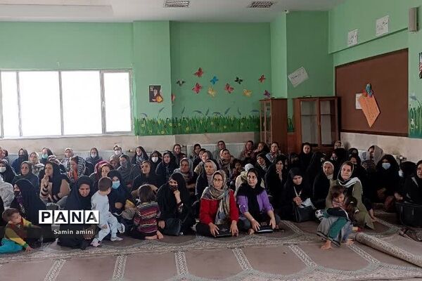 جلسه آموزش خانواده پیرامون هوش هیجانی در دبستان‌حضرت زینب(س) رودهن