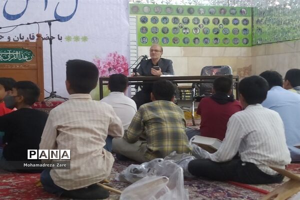 محفل انس با قرآن در امامزاده سید حمزه(ع) کاشمر