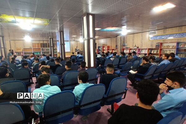 تجلیل از دانش‌آموزان برتر قرآنی دبیرستان شهید کلهر شهریار