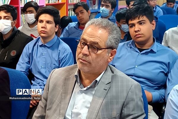 تجلیل از دانش‌آموزان برتر قرآنی دبیرستان شهید کلهر شهریار