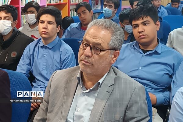 تجلیل از دانش‌آموزان برتر قرآنی دبیرستان شهید کلهر شهریار