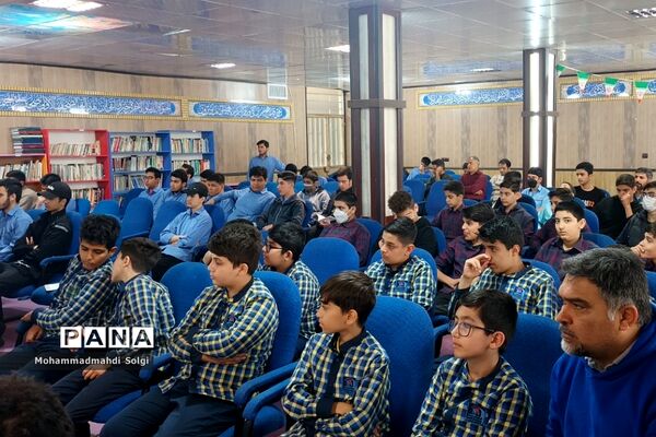 تجلیل از دانش‌آموزان برتر قرآنی دبیرستان شهید کلهر شهریار
