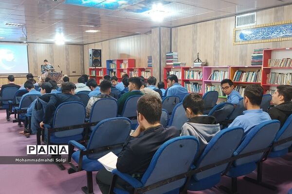 تجلیل از دانش‌آموزان برتر قرآنی دبیرستان شهید کلهر شهریار