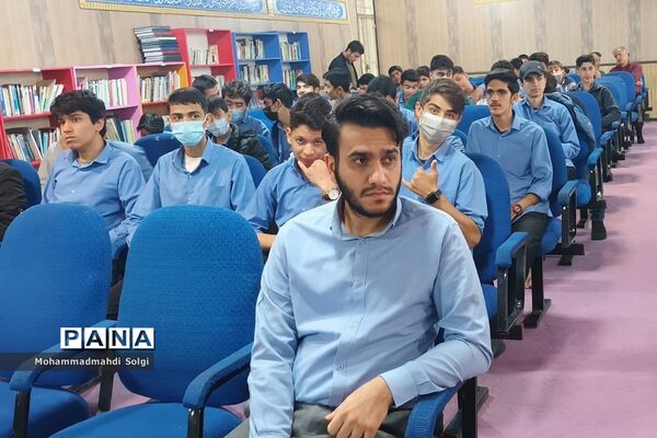 تجلیل از دانش‌آموزان برتر قرآنی دبیرستان شهید کلهر شهریار
