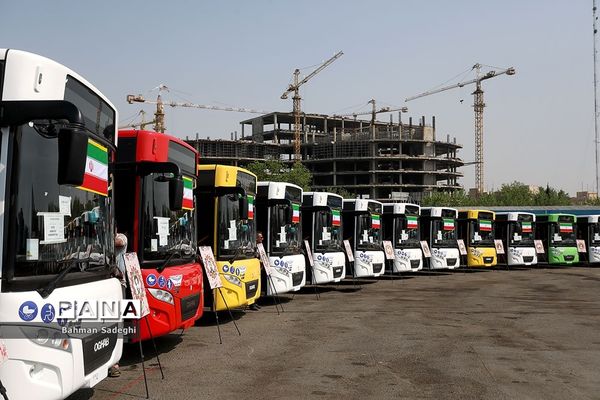 رونمایی از ۴۰ دستگاه اتوبوس شرکت واحد