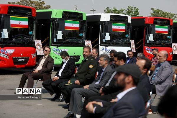 رونمایی از ۴۰ دستگاه اتوبوس شرکت واحد
