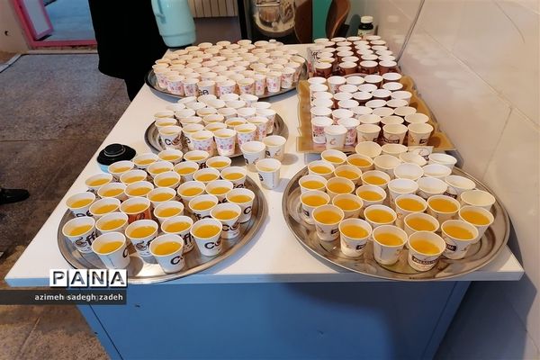 ضیافت افطاری دانش‌آموزان روزه اولی مدرسه حضرت زینب(س) شهرستان خاتم