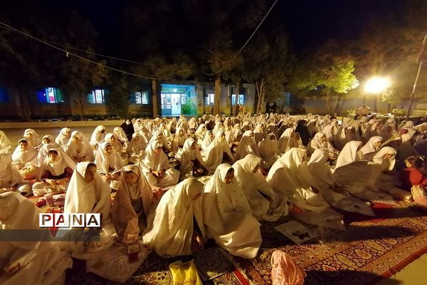 ضیافت افطاری دانش‌آموزان روزه اولی مدرسه حضرت زینب(س) شهرستان خاتم