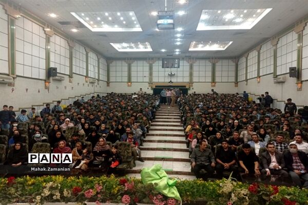 تقدیر از دانش‌آموزان برتر مدرسه شهید مجید پازوکی