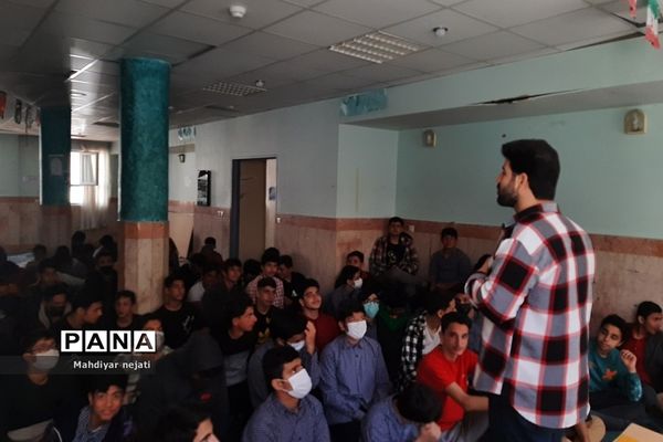 کارگاه آموزشی مهارت‌های زندگی ویژه دانش‌‌آموزان در دبیرستان دارالفنون رودهن