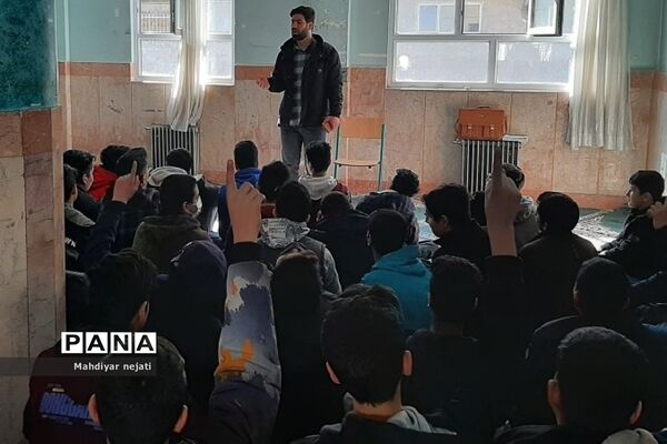 کارگاه آموزشی مهارت‌های زندگی ویژه دانش‌‌آموزان در دبیرستان دارالفنون رودهن