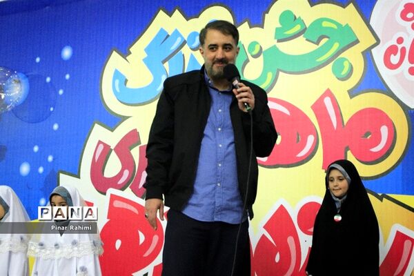 اجتماع بزرگ ۱۰ هزار دانش‌آموز دختر روزه اولی  در تبریز-۱