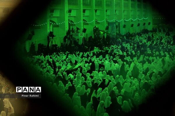 اجتماع بزرگ ۱۰ هزار دانش‌آموز دختر روزه اولی  در تبریز-۱