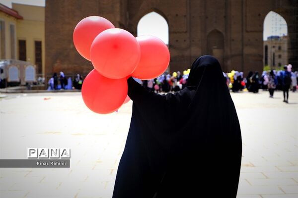 اجتماع بزرگ ۱۰ هزار دانش‌آموز دختر روزه اولی  در تبریز-۱