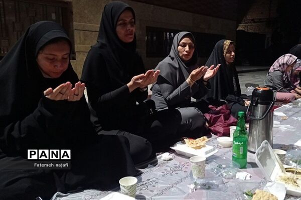 برگزاری افطاری دانش‌آموزی دبیرستان آیت‌الله ‌خامنه‌ای در بهارستان 2
