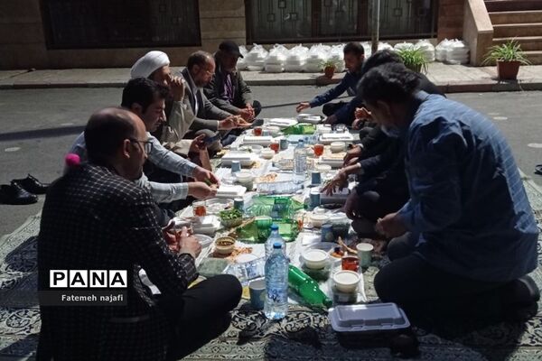 برگزاری افطاری دانش‌آموزی دبیرستان آیت‌الله ‌خامنه‌ای در بهارستان 2