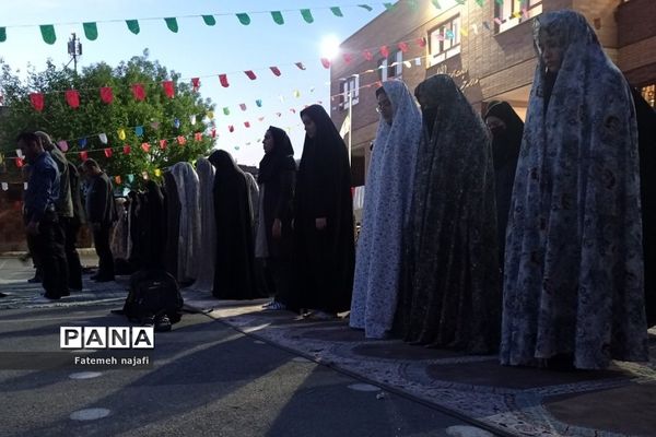 برگزاری افطاری دانش‌آموزی دبیرستان آیت‌الله ‌خامنه‌ای در بهارستان 2