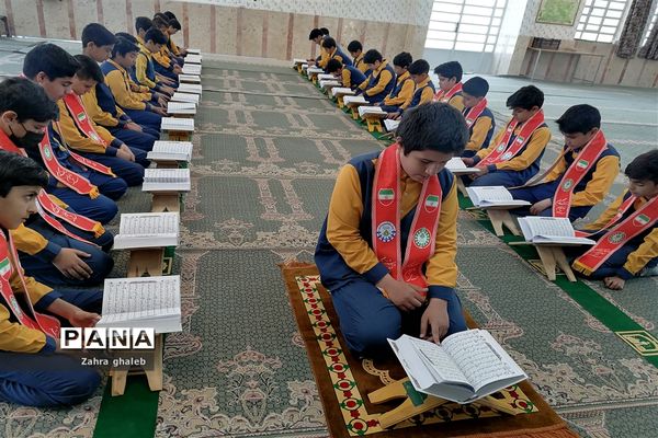 محفل انس با قرآن دانش‌آموزان مدرسه شهید دهستانی بافق