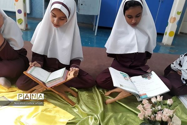 محفل انس با قرآن در دبستان حضرت زهرا(س)۲  رودهن در ماه رمضان