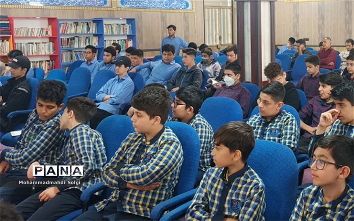 تجلیل از دانش‌آموزان برتر قرآنی دبیرستان شهید کلهر شهریار/فیلم