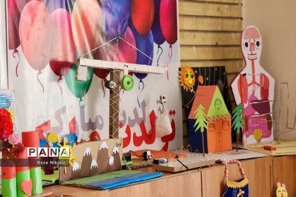 بازدید مسئولان از نمایشگاه طرح جابربن‌حیان ناحیه یک بهارستان